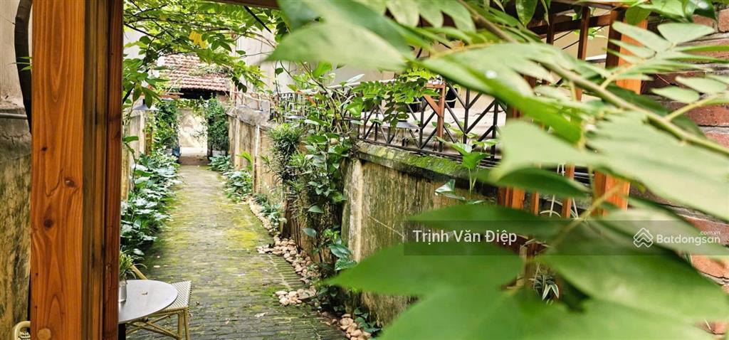 Cho thuê mbkd tầng 1 biệt thự pháp cổ hoàng hoa thám ba đình dt 250m mt 12m vỉa hè 7m