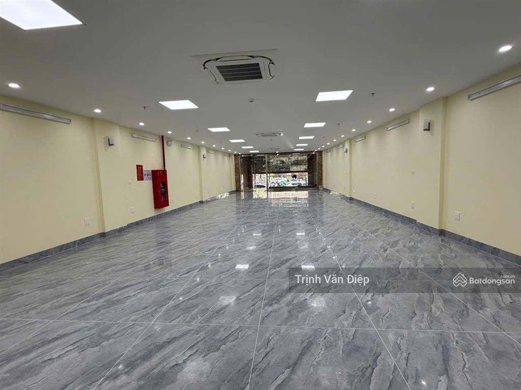 Cho thuê tòa nhà tại mặt phố trần vĩ, mai dịch, cầu giấy 140m 7 tầng thang máy ,có hầm để xe