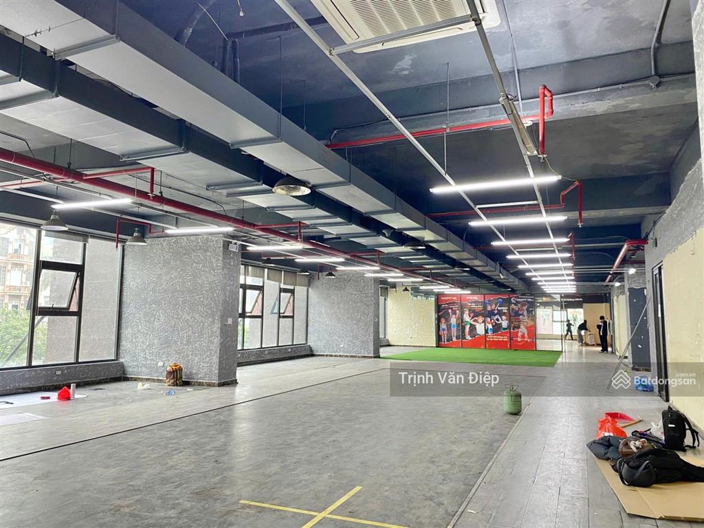 Cho thuê tòa nhà tại mặt phố trần vĩ, mai dịch, cầu giấy 140m 7 tầng thang máy ,có hầm để xe