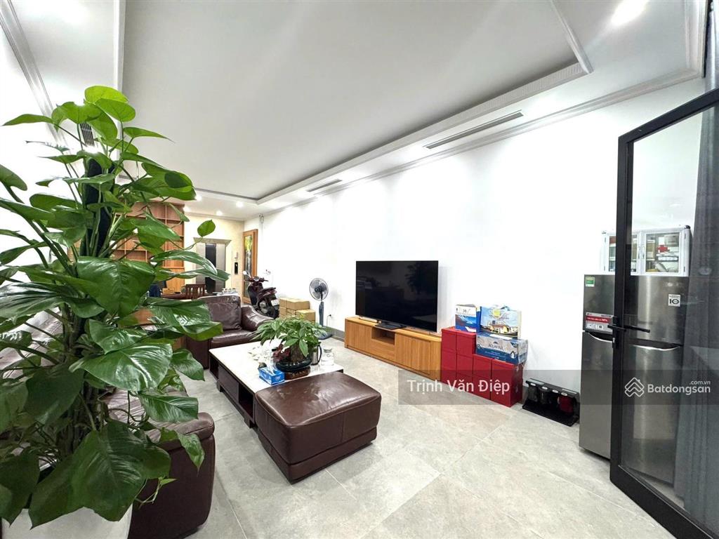 Cho thuê nhà mặt phố hồng hà, ba đình dt 80m 7 tầng thang máy full nội thất cao cấp, sang trọng