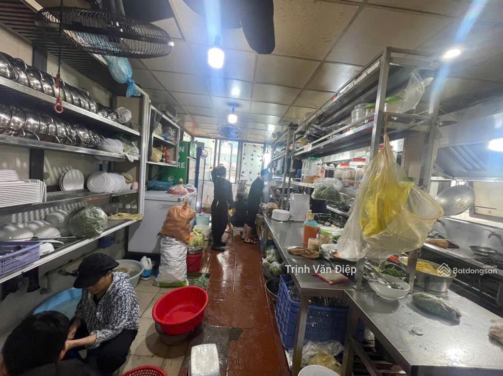 Cho thuê nhà mặt phố duy tân  cầu giấy 6t thang máy dt 60m mt5m , setup chuẩn nhà hàng, cofee....