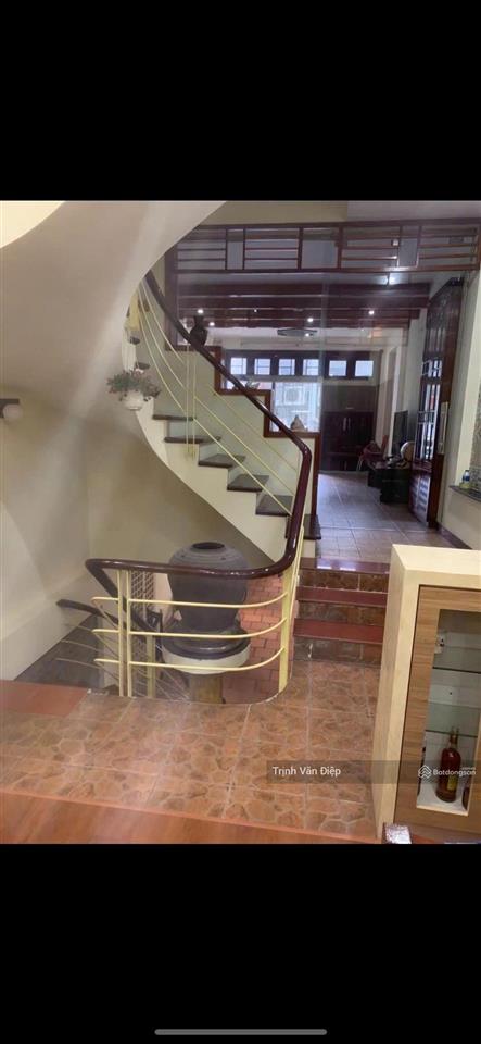 Cho thuê nhà ngõ 28 điện biên phủ, ba đình, cột cờ hà nội hướng ra công viên lenin dt 80m 5 tầng