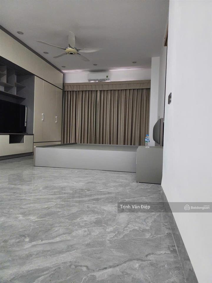 Cho thuê nhà phố ngọc hà , đối diện lăng bác, dt60m 6t thang máy, 4 căn hộ full nội thất xịn mới