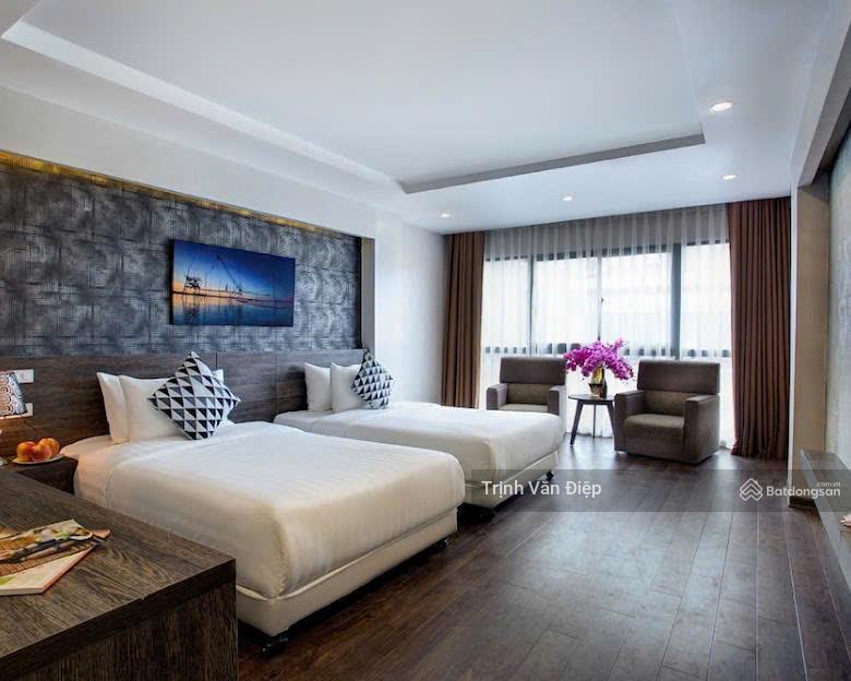 Cho thuê khách sạn mp bùi thị xuân dt 180m 10t 34 phòng  hbt  hà nội