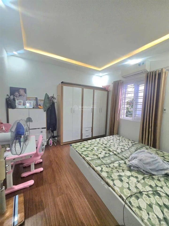 Bán nhà 4 tầng ô tô đổ cổng phố đông khê