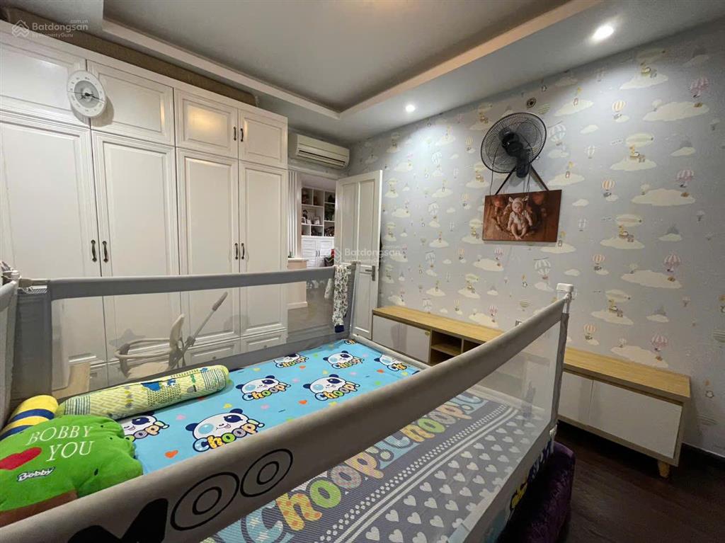 Bán căn hộ chung cư the harmona tân bình 81m2 2pn 2wc 5 tỷ view đẹp có sổ hồng.  0934 704 ***.