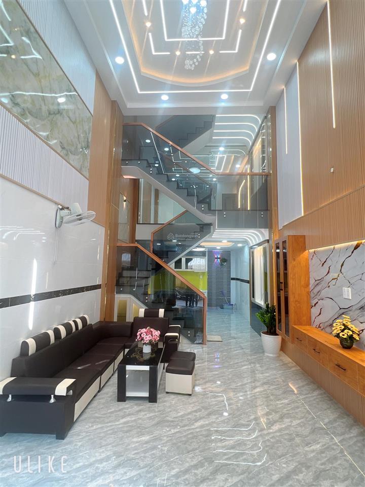 Nhà mới xây chưa ai ở, cần bán gấp. dt 4 x 13 đúc 4 tầng lầu, hẻm 5m xe quay đầu