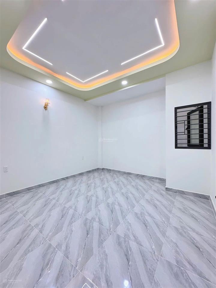Nhà mới xây chưa ai ở, cần bán gấp. dt 4 x 13 đúc 4 tầng lầu, hẻm 5m xe quay đầu