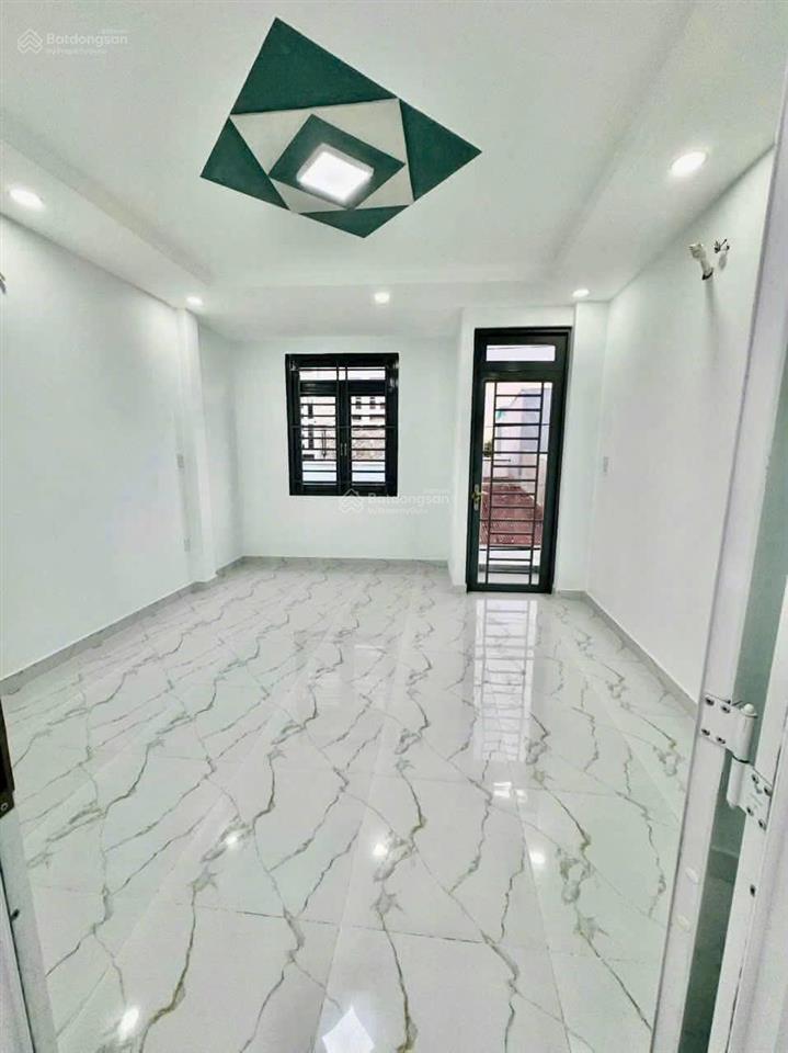 Chính chủ đứng bán nhà đẹp như hình dt 4 x 10m đúc lửng lầu 3pn 4 toilet hẻm thông 5m xe hơi