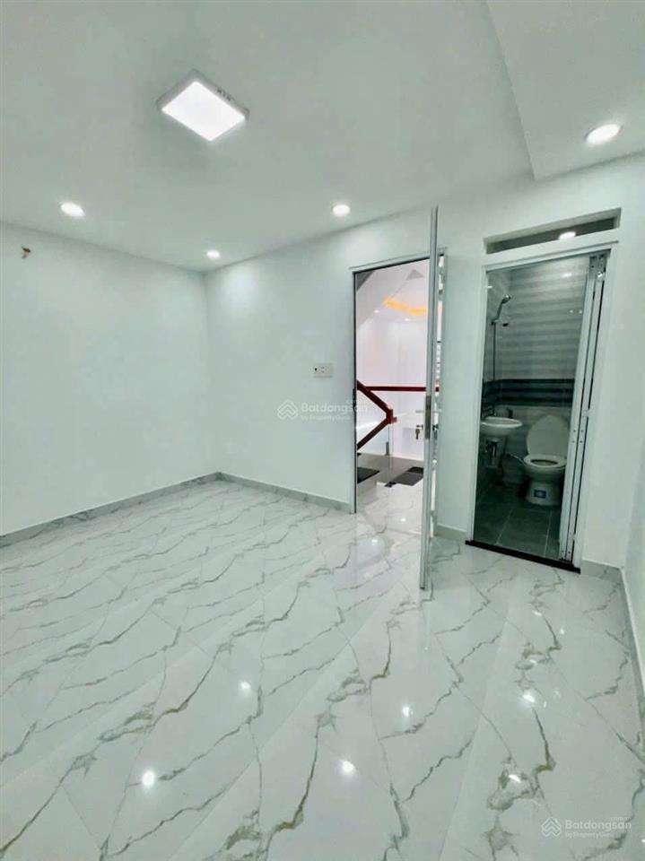Chính chủ đứng bán nhà đẹp như hình dt 4 x 10m đúc lửng lầu 3pn 4 toilet hẻm thông 5m xe hơi