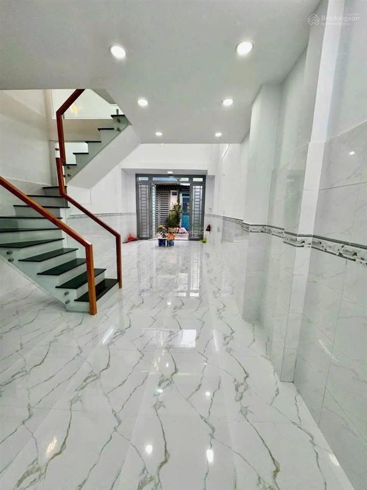 Chính chủ đứng bán nhà đẹp như hình dt 4 x 10m đúc lửng lầu 3pn 4 toilet hẻm thông 5m xe hơi