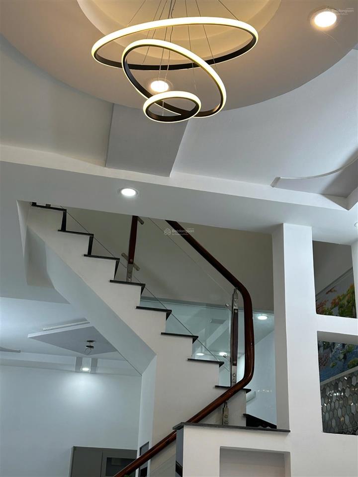 Nhà mới như hình dọn về ở ngay dt 4 x 10 đúc lầu hem 4m. khu dân trí cao đầy đủ mọi tiện ích