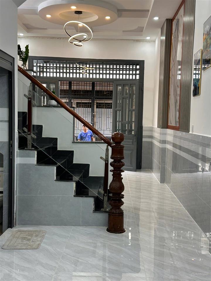 Nhà mới như hình dọn về ở ngay dt 4 x 10 đúc lầu hem 4m. khu dân trí cao đầy đủ mọi tiện ích