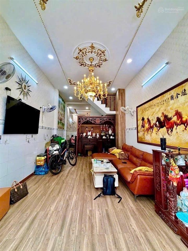 Chính chủ đứng bán gấp nhà đúc 3.5 lầu hẻm xe hơi dt 4 x 13 gần khu tên lửa bình tân