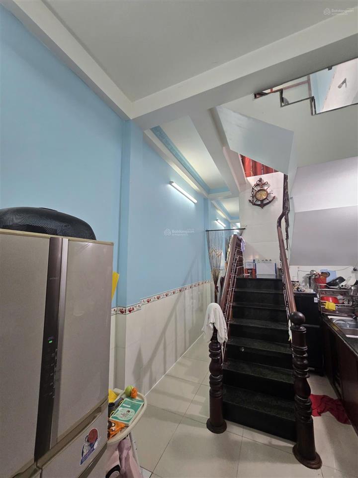 Chủ cần bán gấp căn nhà 1 trệt 1 lầu đường số 16 phường long bình 75m2 giá 4 tỷ 6 tl.