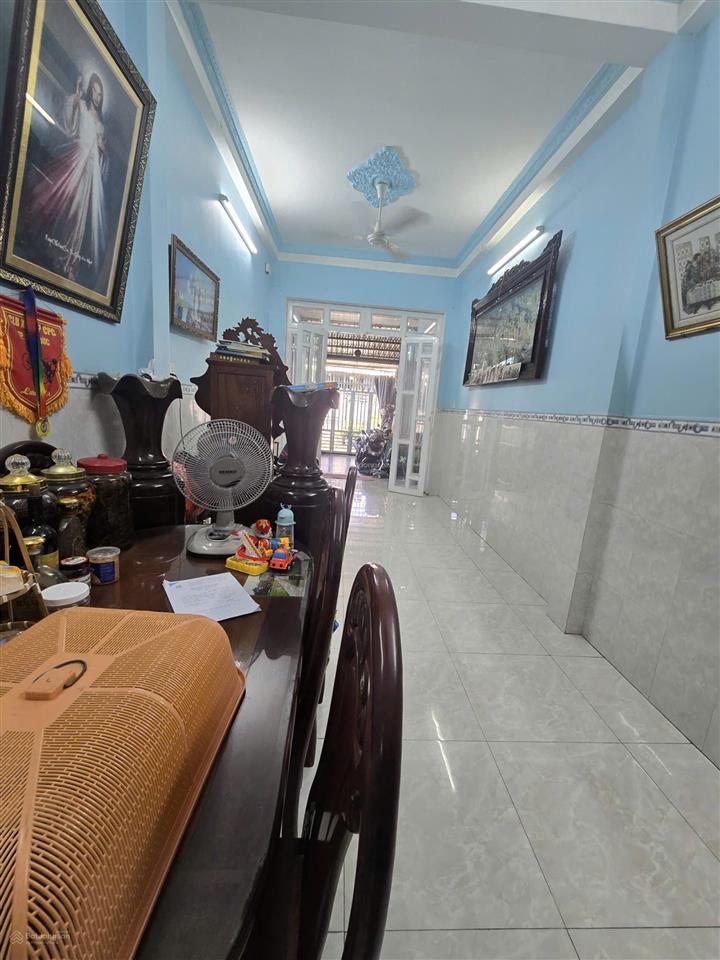 Chủ cần bán gấp căn nhà 1 trệt 1 lầu đường số 16 phường long bình 75m2 giá 4 tỷ 6 tl.