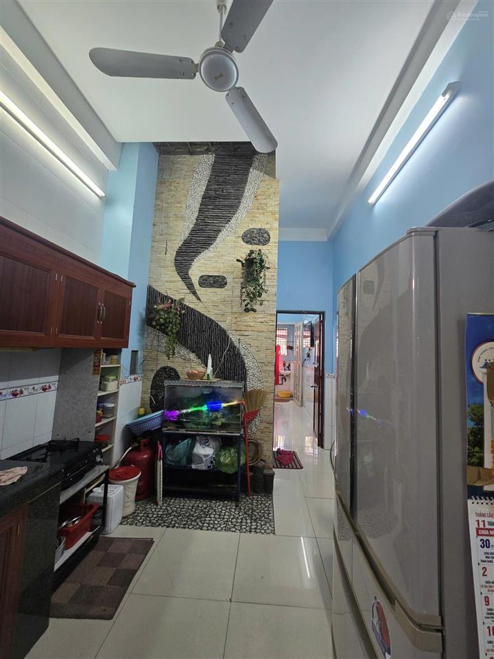 Chủ cần bán gấp căn nhà 1 trệt 1 lầu đường số 16 phường long bình 75m2 giá 4 tỷ 6 tl.