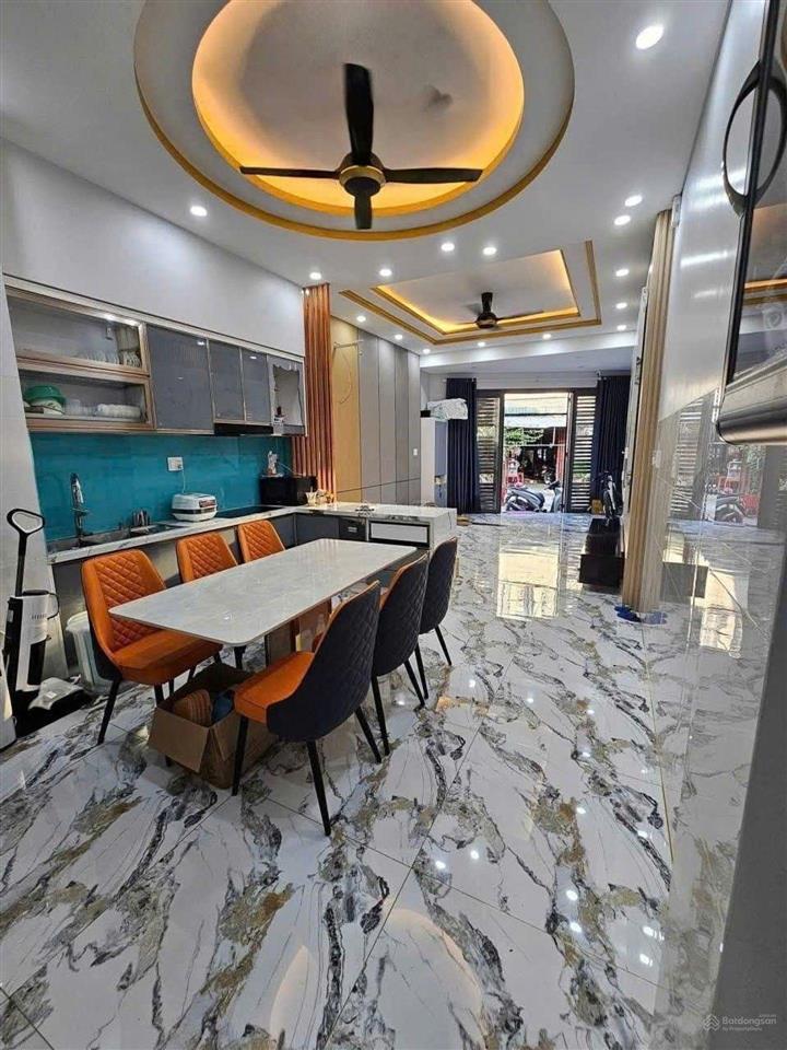 Bán nhà 3 tầng kế vinhomes quận 9, 50m2 giá 5 tỷ 2 tl.