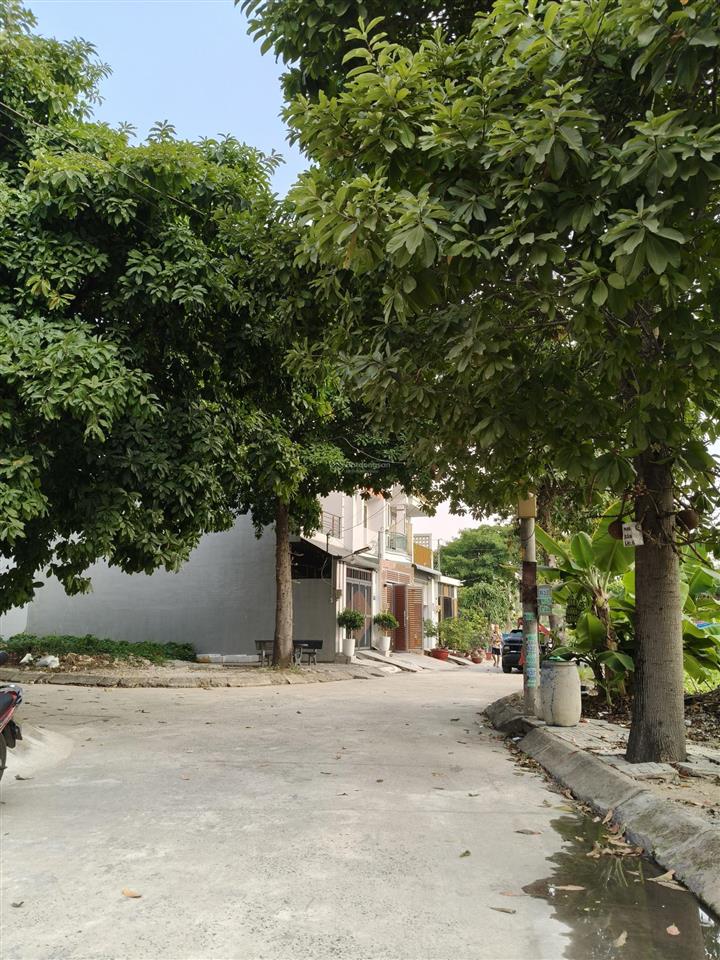 Bán nhà 3 tầng kế vinhomes quận 9, 50m2 giá 5 tỷ 2 tl.