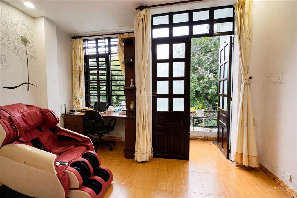 Bán nhà 3 tầng đường man thiện 94m2 giá 6 tỷ 8