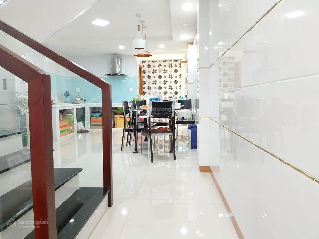 Bán nhà 3 tầng đường số 6 kế vinhomes quận 9 68m2 giá 6 tỷ.