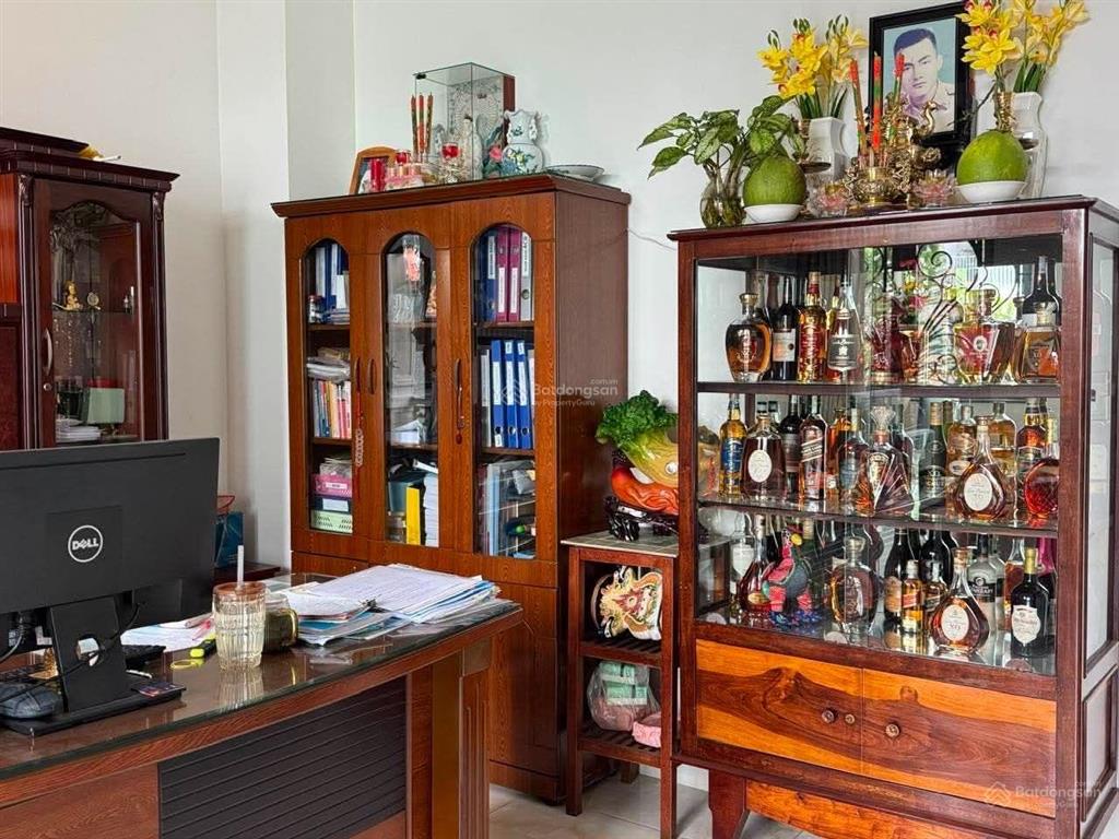 Bán nhà 4 tầng đường 102 man thiện 72m2 giá 10 tỷ.