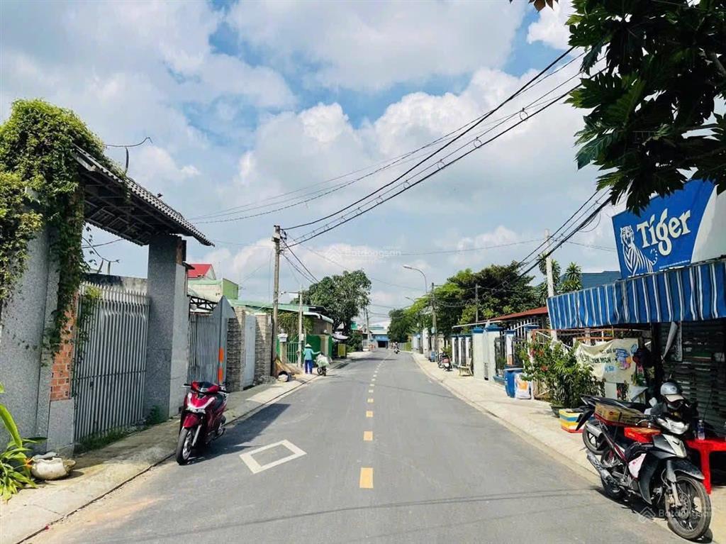 450m2 đất tphcm kế bên chợ có sẵn 100m2 thổ cư tiện ích đầy đủ giá 530tr không phát sinh thêm