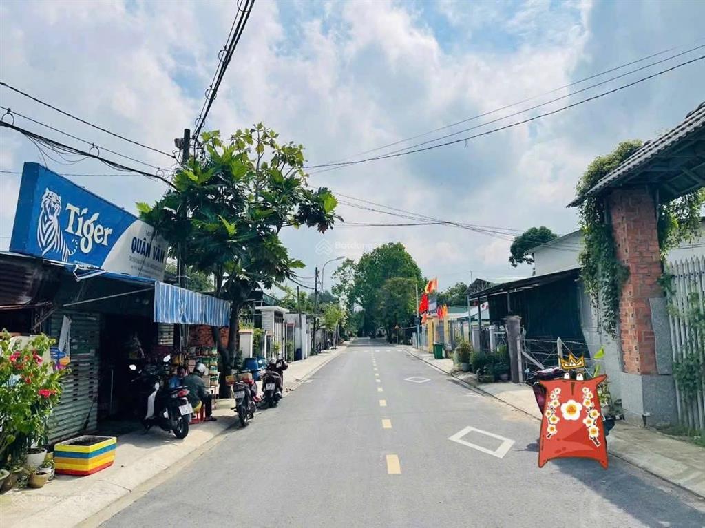 450m2 đất tphcm kế bên chợ có sẵn 100m2 thổ cư tiện ích đầy đủ giá 530tr không phát sinh thêm
