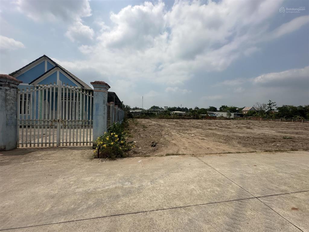 450m2 đất tphcm kế bên chợ có sẵn 100m2 thổ cư tiện ích đầy đủ giá 530tr không phát sinh thêm