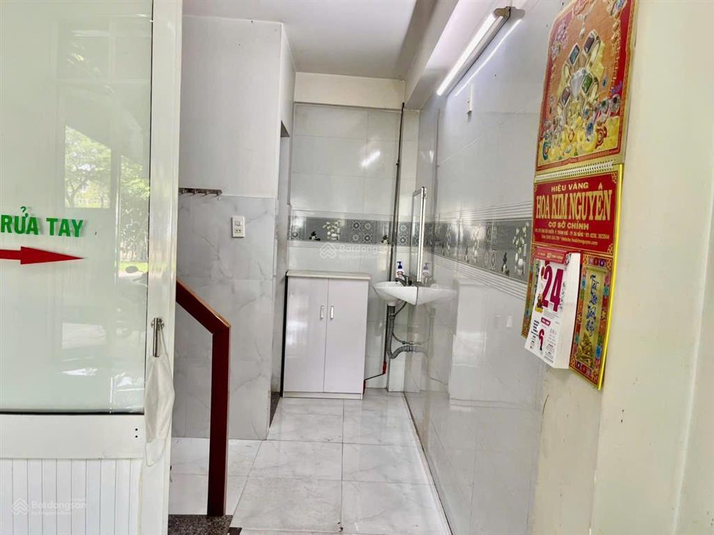 Cho thuê mặt tiền thích hợp làm văn phòng, hớt tóc nam