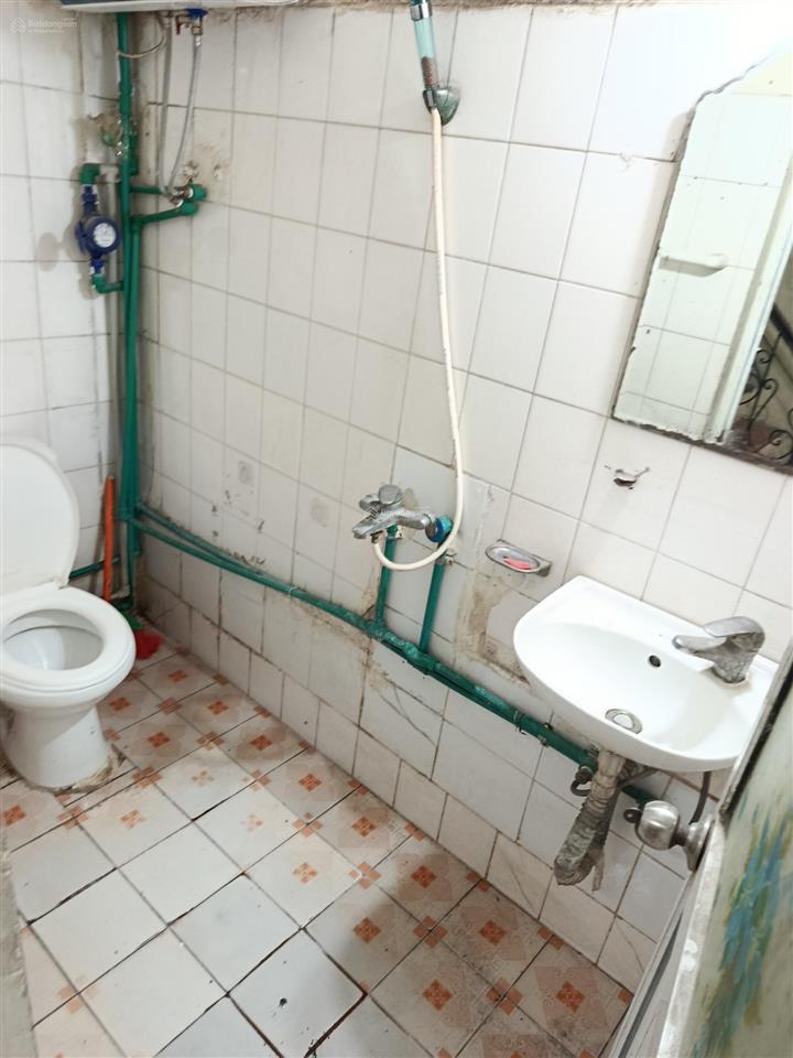 Cho thuê tầng 1 mặt phố hàm tử quan khu sầm uất gần phố cổ, đông dân.