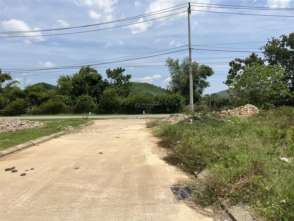 Cần bán gấp lô đất thổ cư mặt tiền quốc lộ 15 nhựa ở thôn cù lạc 1, xã phong nha, quảng trị