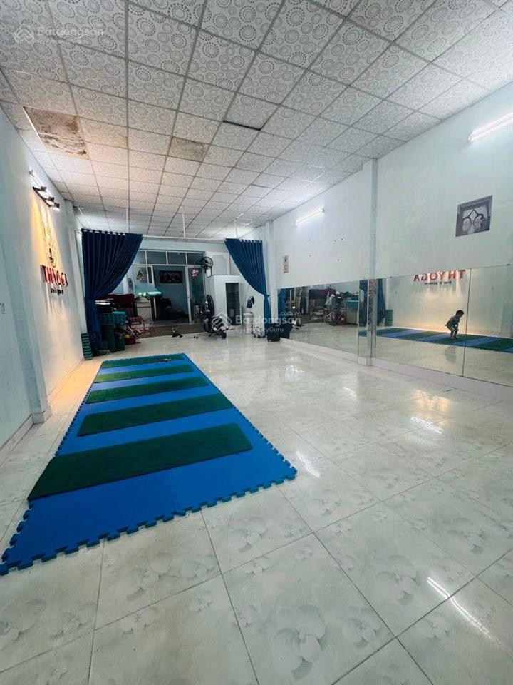 Mặt tiền hà huy giáp, 180m2, đường 20m. có sẵn nhà c4 làm kho, hoặc xây vp, biệt thự, giá 8.85 tỷ