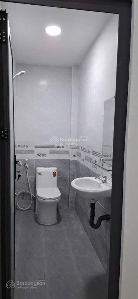 Nhà bán ngay ngã 4 ga q12  thoáng  sát mặt tiền ở ngay  nhỉnh 3 tỷ