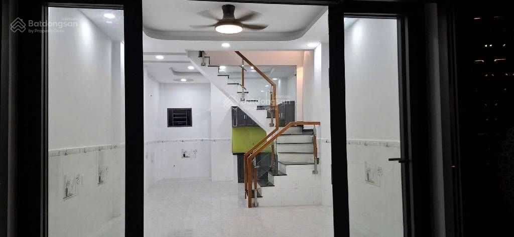 Nhà bán ngay ngã 4 ga q12  thoáng  sát mặt tiền ở ngay  nhỉnh 3 tỷ