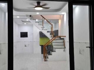 Nhà bán ngay ngã 4 ga q12  thoáng  sát mặt tiền ở ngay  nhỉnh 3 tỷ