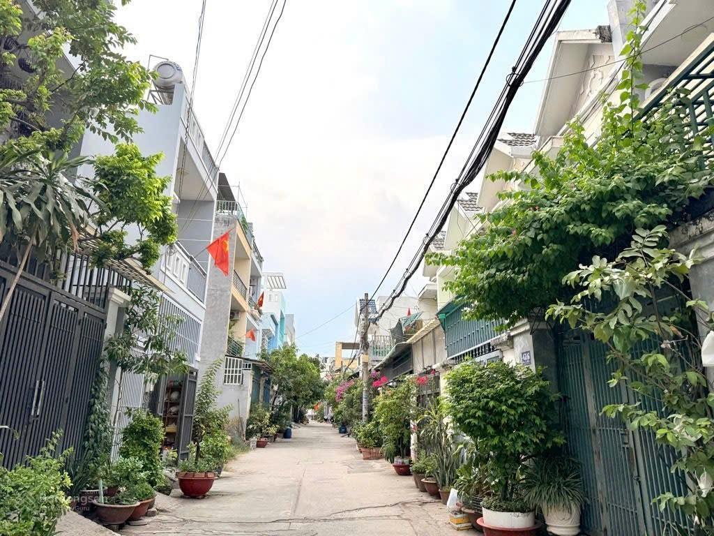 Bán gấp nhà riêng hẻm ô tô tránh , 60m2 tại thạnh lộc 22 gần trường cđ điện lực.