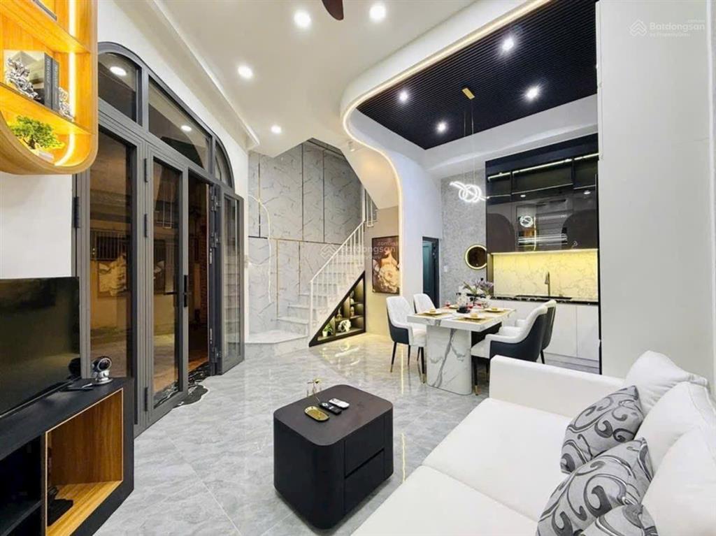 Nhà đẹp 3 tầng lô góc, hxh ngay thống nhất gò vấp, nói không với quy hoạch, lộ giới  hơn 5 tỷ