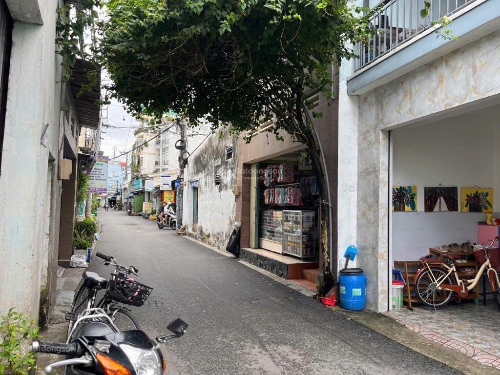 Cần bán căn nhà mặt tiền 52m2, đường 359 phước long b, gần đỗ xuân hợp, rất tiện để kinh doanh