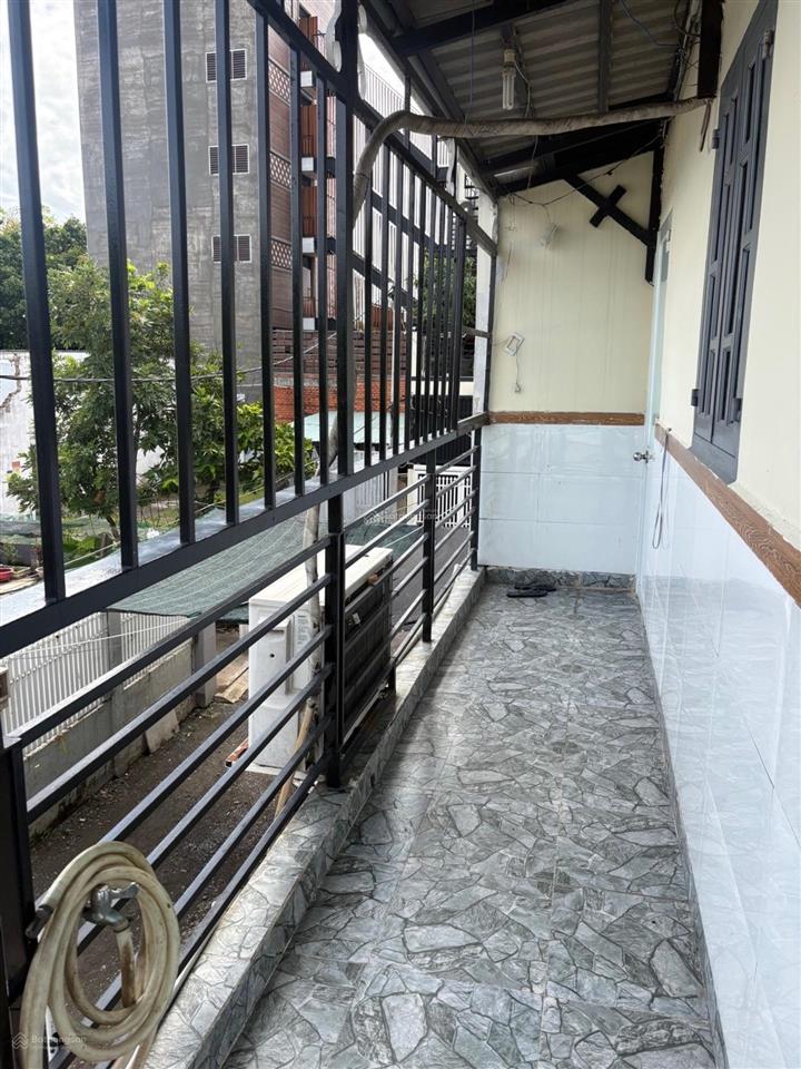 Chủ bán lại nhà góc 2 mặt tiền phú hữu giá chỉ 4,59 tỷ!