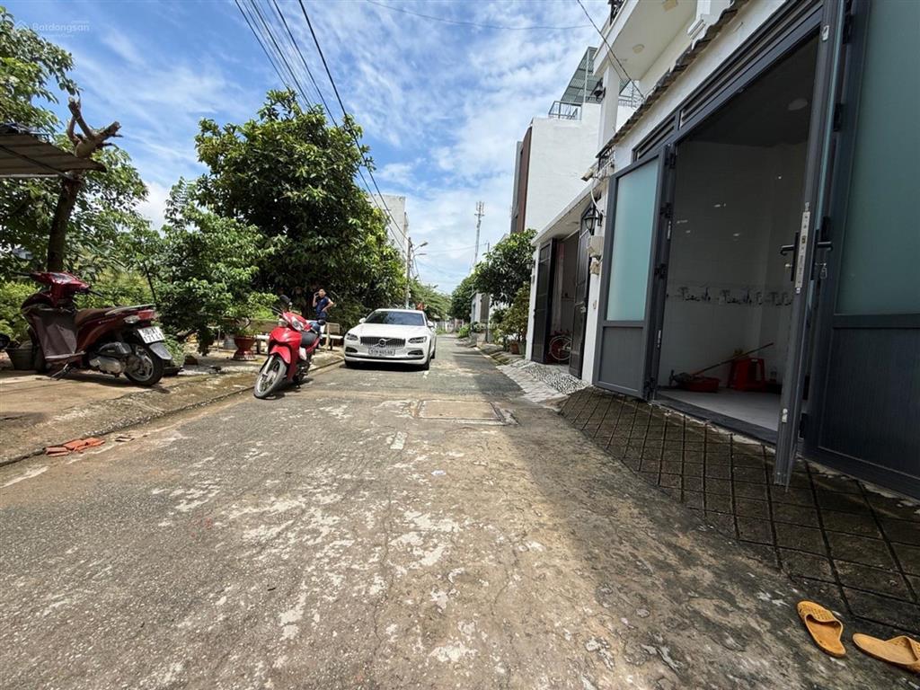 Nhà đẹp long trường hẻm nhựa 6m giá chỉ 4,85 tỷ