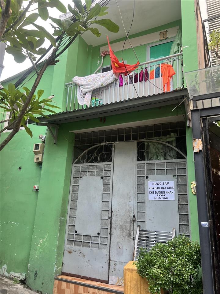 Bán nhà đang khai thác phòng trọ gần quận 1