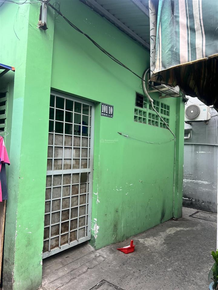 Bán nhà đang khai thác phòng trọ gần quận 1