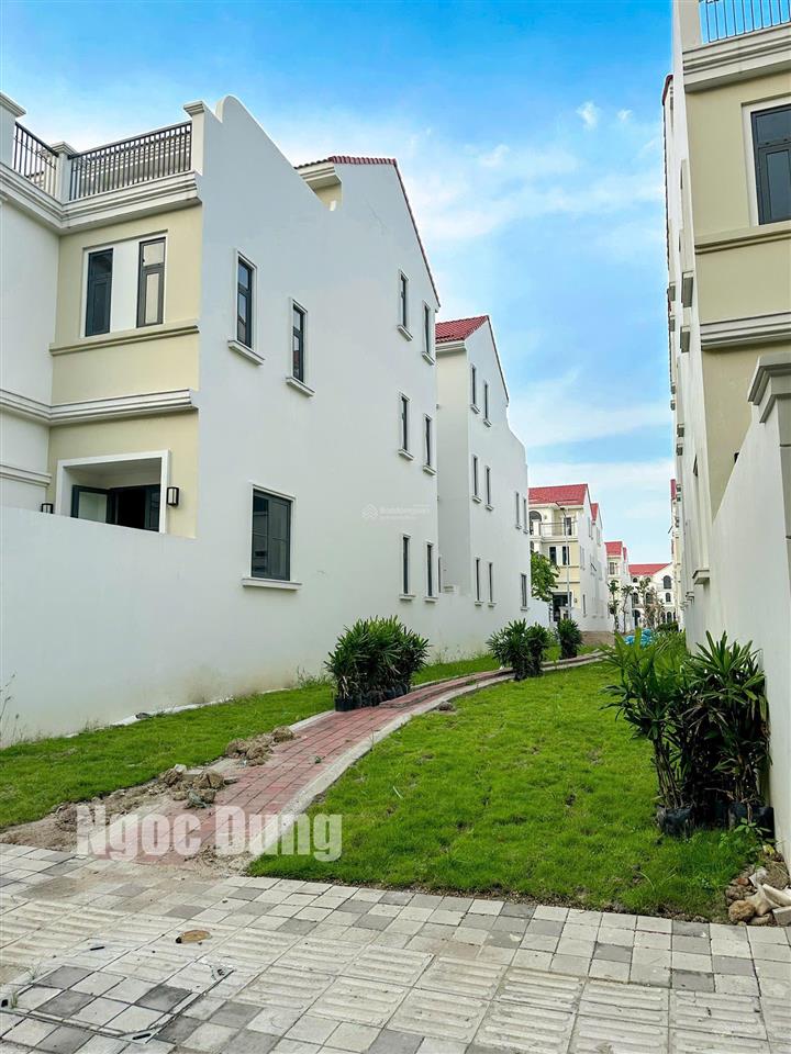 Bán căn góc duy nhất the suite 10x20m, cách quảng trường trung tâm chỉ 200m.  0931 556 ***