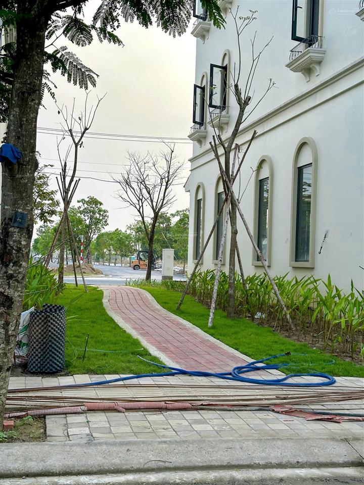 Bán căn góc duy nhất the suite 10x20m, cách quảng trường trung tâm chỉ 200m.  0931 556 ***