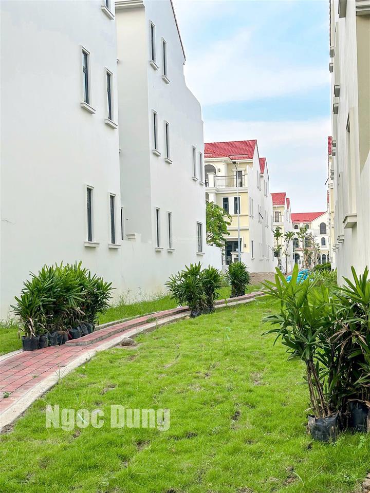 Bán căn góc duy nhất the suite 10x20m, cách quảng trường trung tâm chỉ 200m.  0931 556 ***