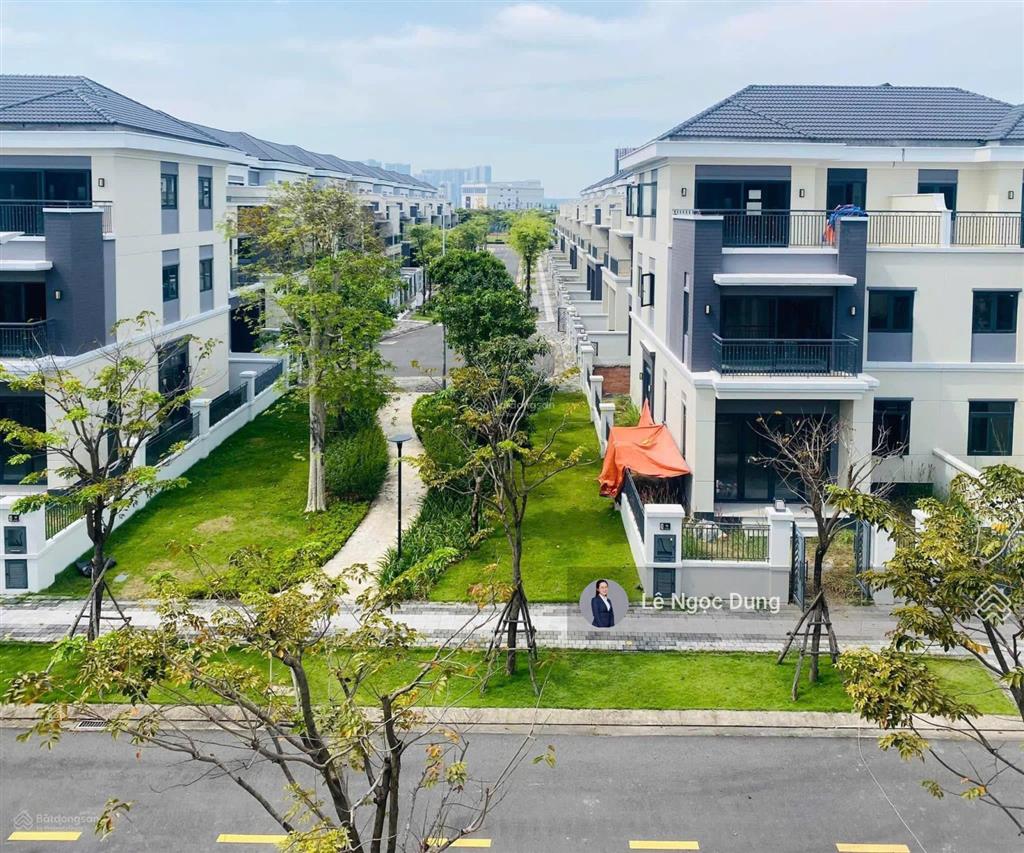 Chính chủ cần sang nhượng nhà mặt phố aqua city, 6,9 tỷ, 160m2, view sông.  ngọc dung 0931 556 ***