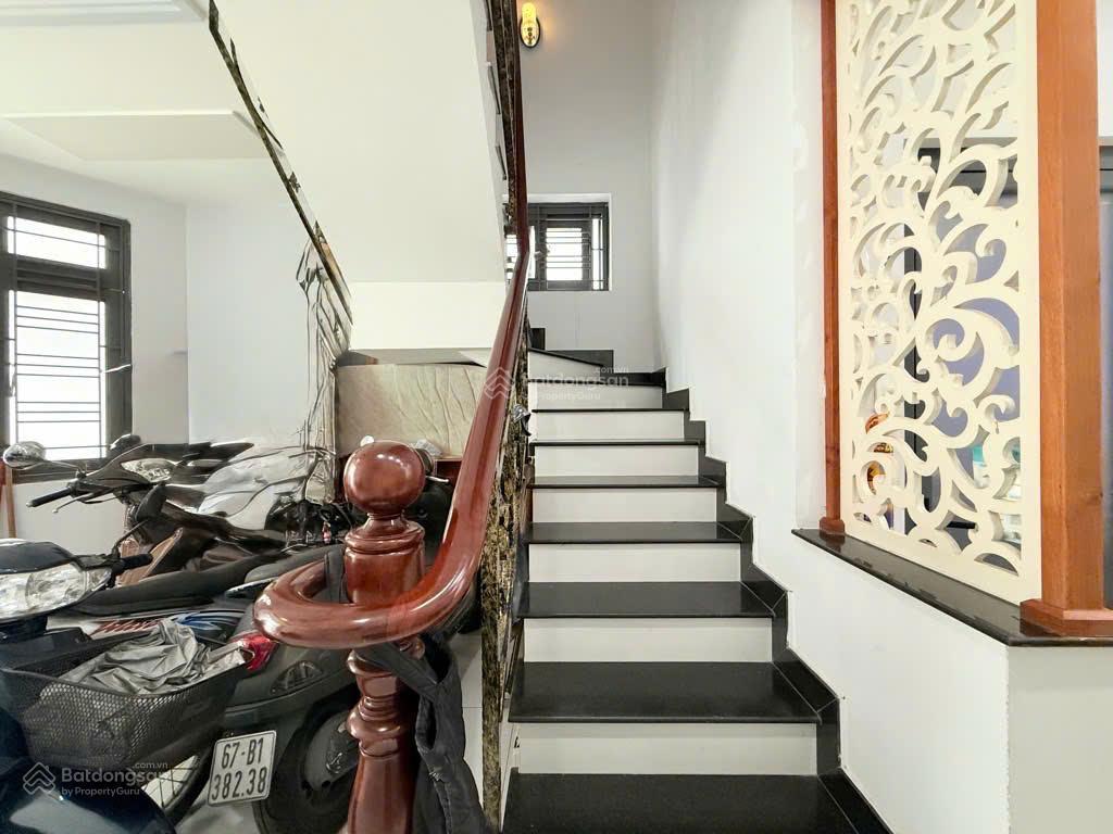 Bán nhà hẻm xe tải quận 7, nhà 4 tầng, dt 48m2, giá chỉ 5.x tỷ
