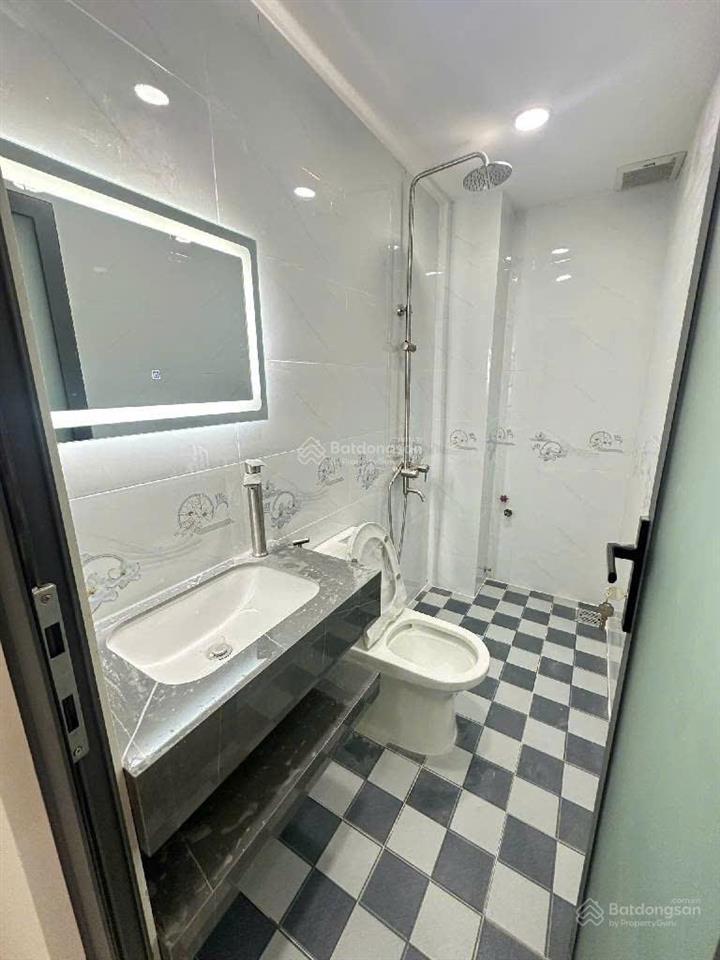 Bán nhà hẻm xe tải quận 7, nhà 4 tầng, dt 48m2, giá chỉ 5.x tỷ