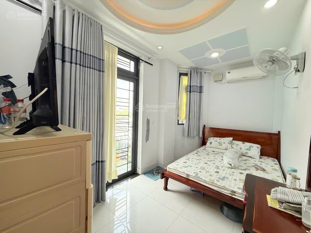 Bán nhà 2 tầng mặt phố trần xuân soạn, quận 7. diện tích 243m2, nở hậu tài lộc, giá chỉ 24 tỷ.